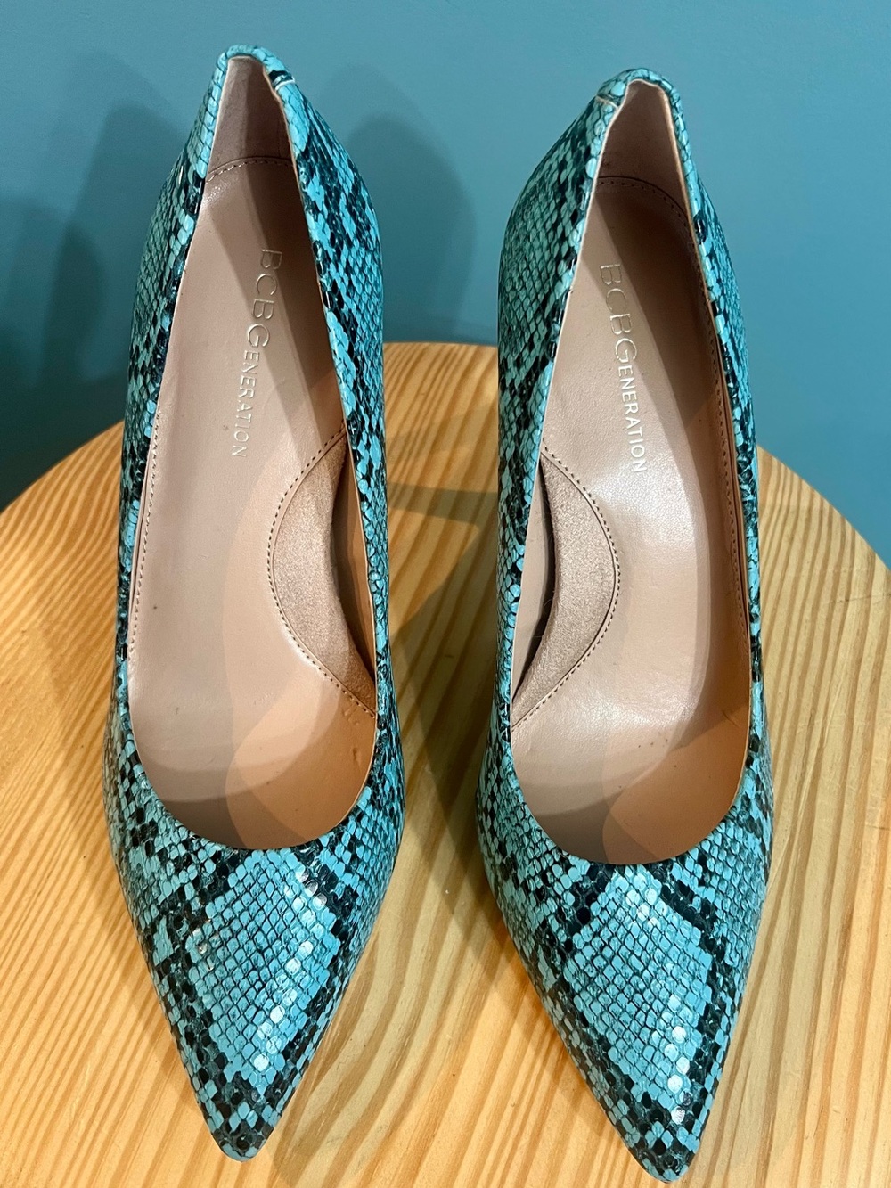 BCBGeneration Blue Snake Print Pointed Toe Stiletto Pumps Size 8